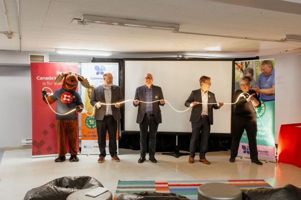 Ottawa Community Housing was the first organization to connect to CommuniFi, a free WiFi network rolling out to some low-income neighbourhoods in Ottawa. (National Capital Freenet / Facebook)