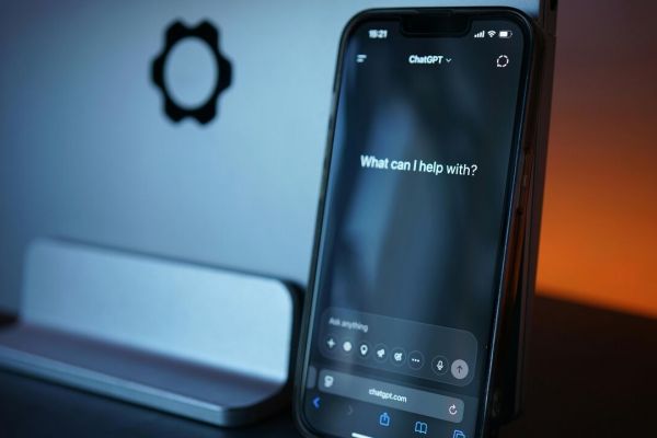 With “asynchronous” online courses, teaching does not occur live; students access course materials and complete assignments at their own pace. (Canva/Supplied)