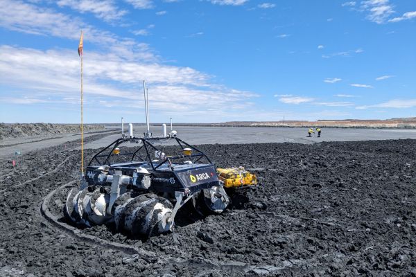 An Arca rover works on mine waste. (Arca/Supplied photo.)