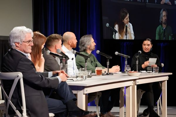 Bruce Dinsmore, Ruth Goodwin, Brett Watson, Alex Ivanovici, Gord Rand and Julie Lumsden in The Assembly – Energy in Canada at the GLOBExCHANGE conference. (Porte Parole/William Suarez)