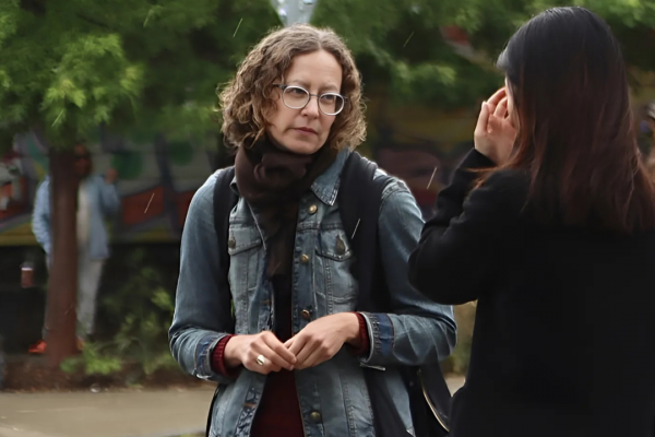 Associate Professor Dr. Magda Konieczna working with community members and The Green Line staff in Toronto. (Mizannojehdehi/Concordia University)