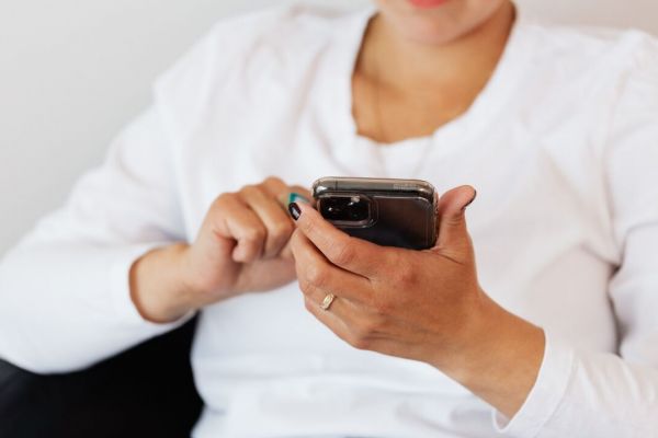 There is no clear legal framework on whether Canadian politicians who use social media for their jobs should be able to block users. (Canva/Supplied)