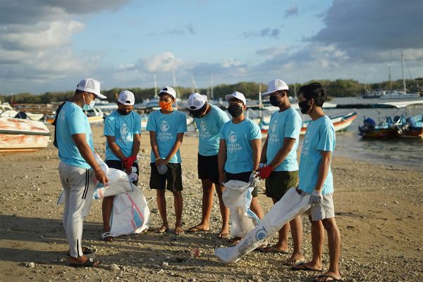 Volunteers with Saving the Ocean. (Saving the Ocean/ Supplied)